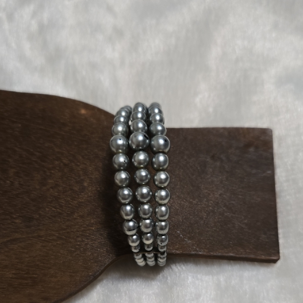 Polished Silver Stretch Bead Bracelet - Gunmetal Gray